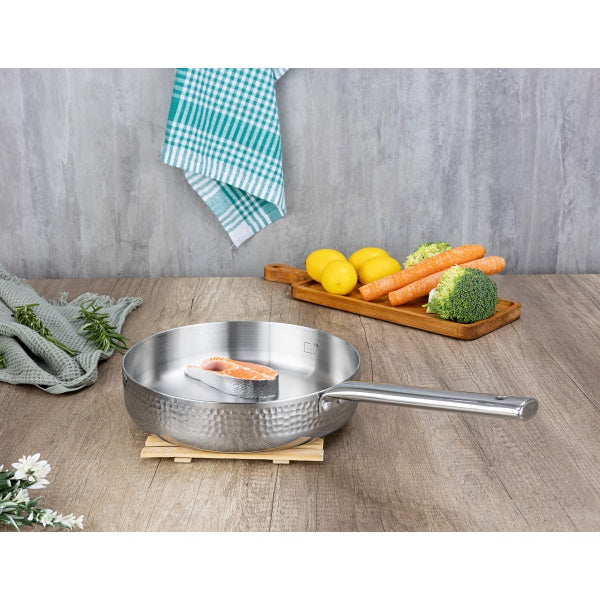 Tigaie înaltă Zilan din inox, folosită pentru gătit peste