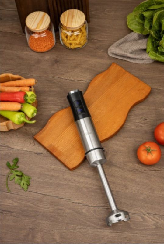 Mixer vertical Zilan din inox in bucatarie moderna, utilizare zilnica
