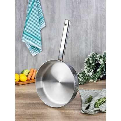 Tigaie înaltă Zilan din oțel inoxidabil, 24 cm, prezentare pe blat de bucătărie